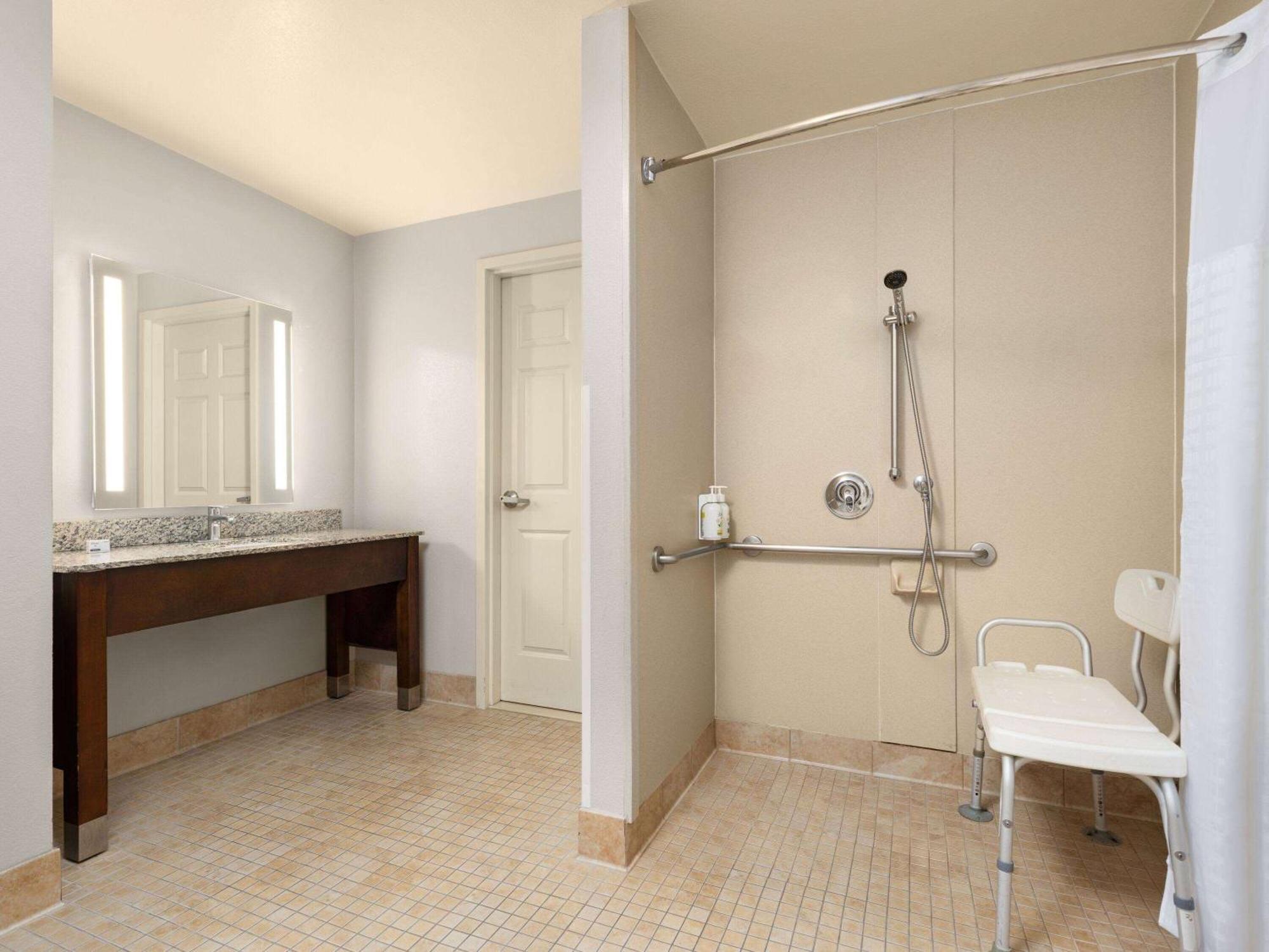 La Quinta By Wyndham Santa Clarita - Valencia Hotel Stevenson Ranch Exterior photo